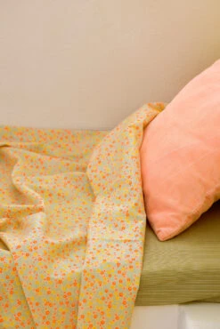 Tissu Coton Popeline Flower Power 7 Tissu Coton Popeline Flower Power -Petit Pan Soldes Magasin FLOWERPOWER BLANC 1P2A5538 38aa9553 d011 4ad1 becf 15f653fef458