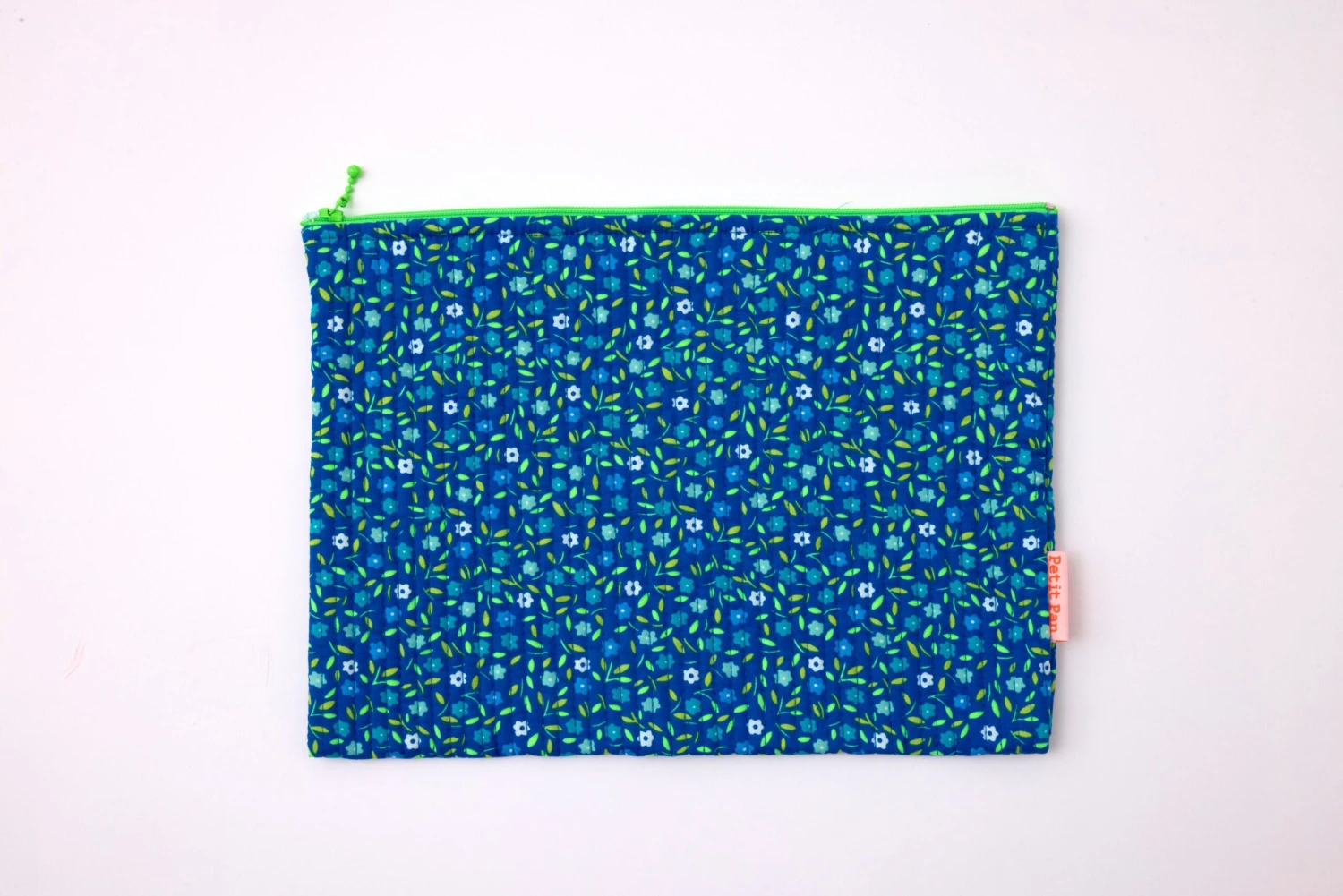 Pochette Matelassée XL Peace And Love Outremer 1 Pochette Matelassée XL Peace And Love Outremer